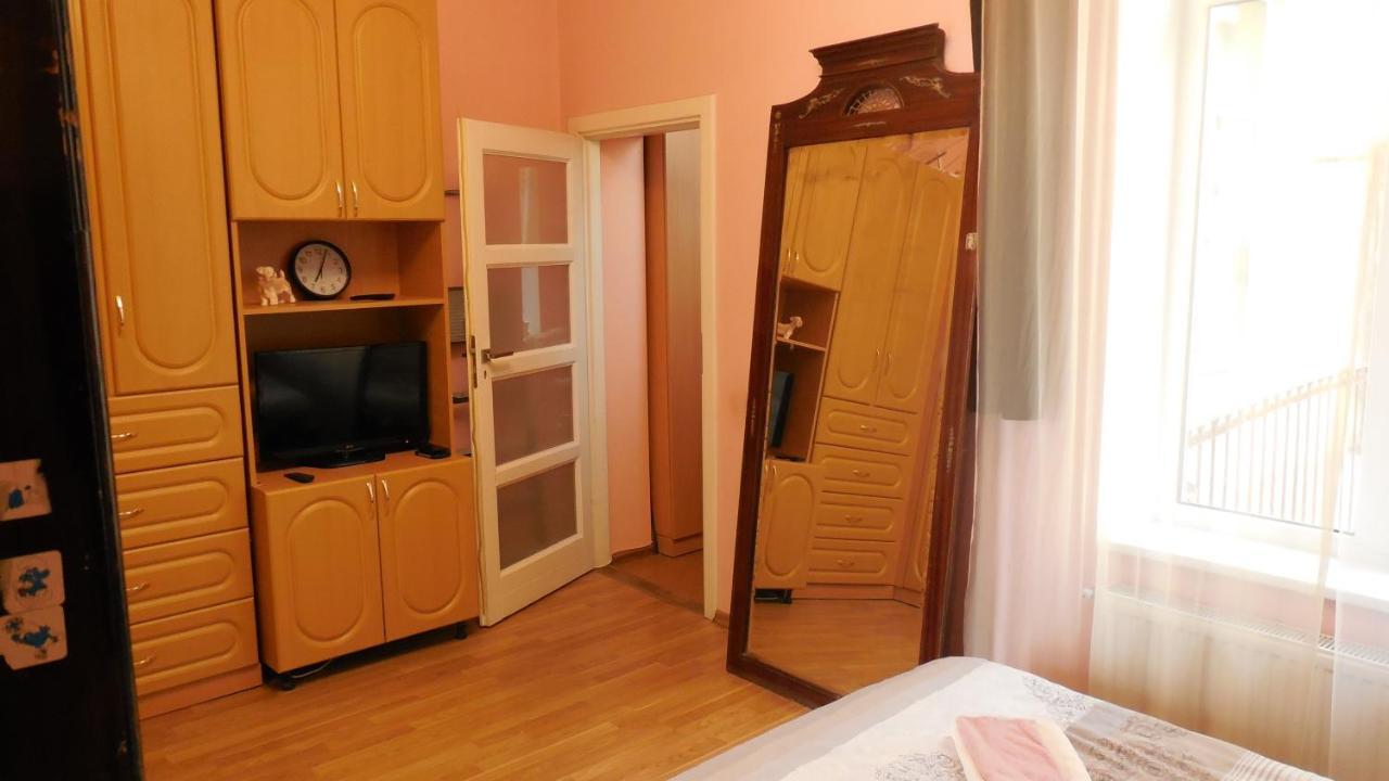 2 Room Apartment Near Opera House Lviv Dış mekan fotoğraf