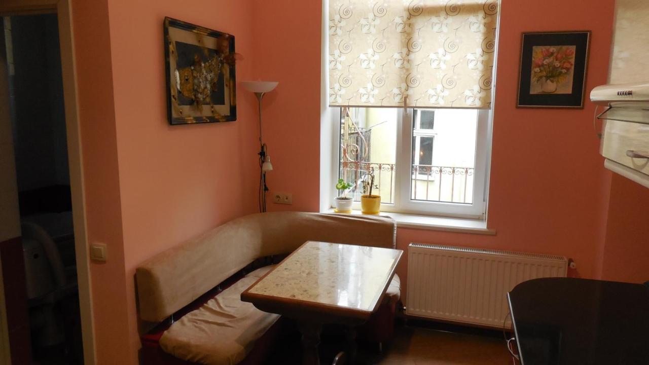 2 Room Apartment Near Opera House Lviv Dış mekan fotoğraf